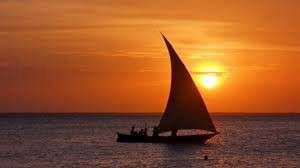 Dhow-Boot im Sonnenuntergang, indischer Ozean - mama artemisia Strand, Beach & Meer Vorschlag, SANSIBAR, TANSANIA